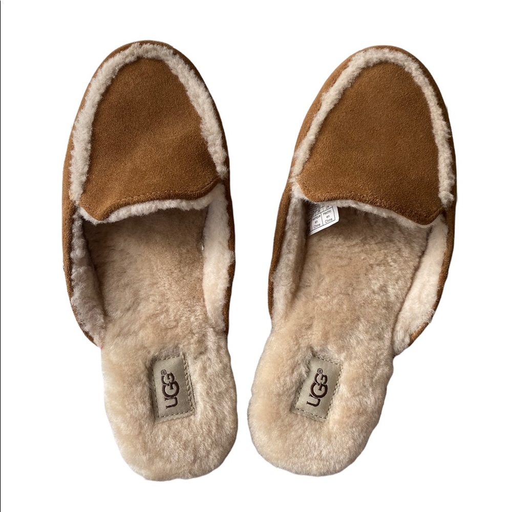 Woman’s UGG lane slippers
